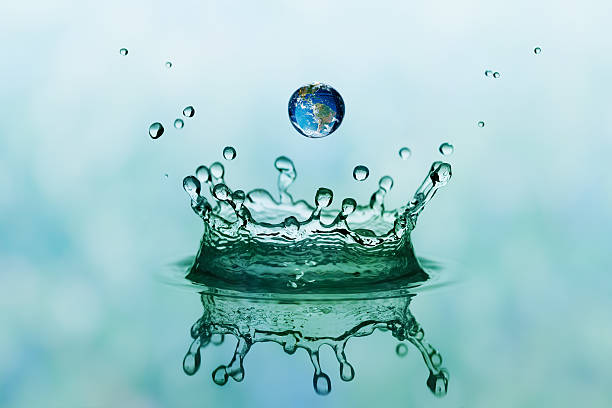 Splash and drop with reflection of the globe