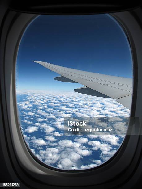 Foto de Permite Que Voar Em Céu Azul e mais fotos de stock de Avião - Avião, Azul, Cabine de passageiros