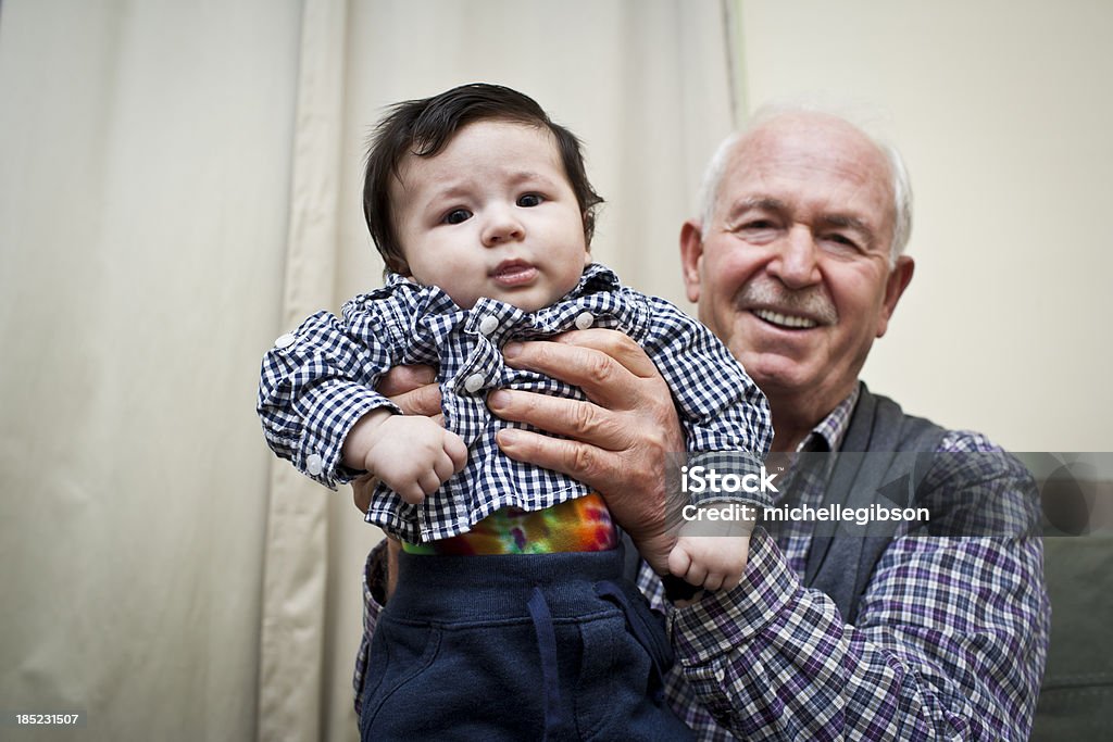 おじいちゃんと孫息子 - 2人のロイヤリティフリーストックフォト
