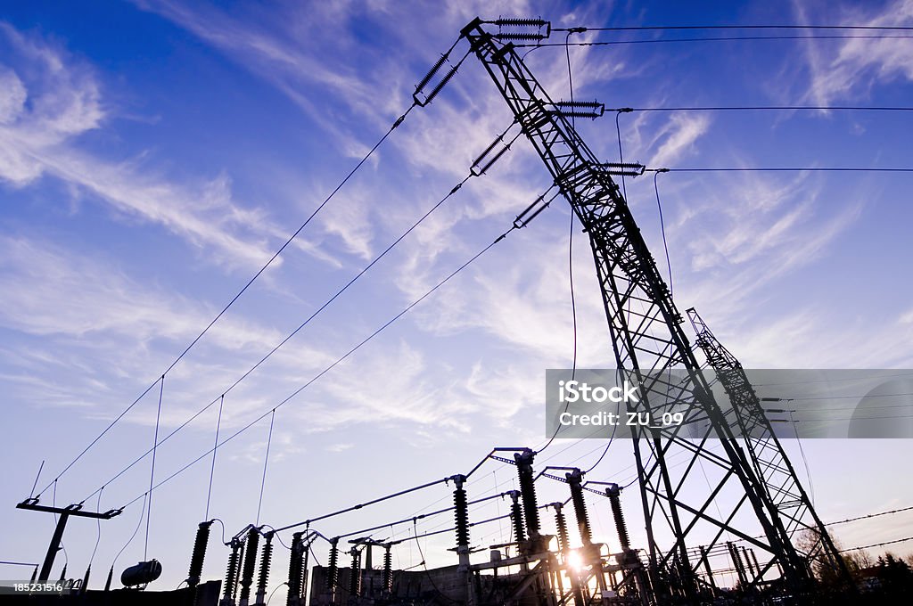 Transformator station mit bewölkten Himmel bei Sonnenuntergang - Lizenzfrei Abenddämmerung Stock-Foto