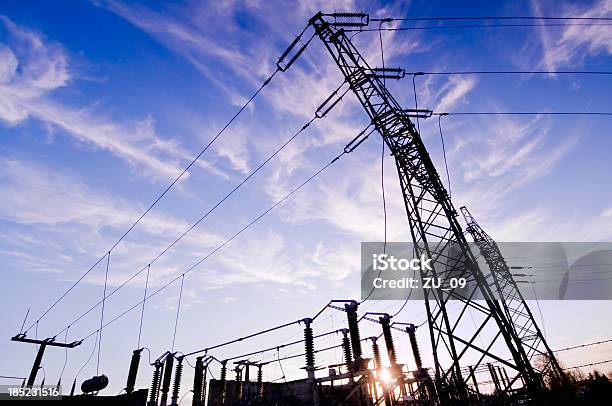 Transformator Station Mit Bewölkten Himmel Bei Sonnenuntergang Stockfoto und mehr Bilder von Abenddämmerung