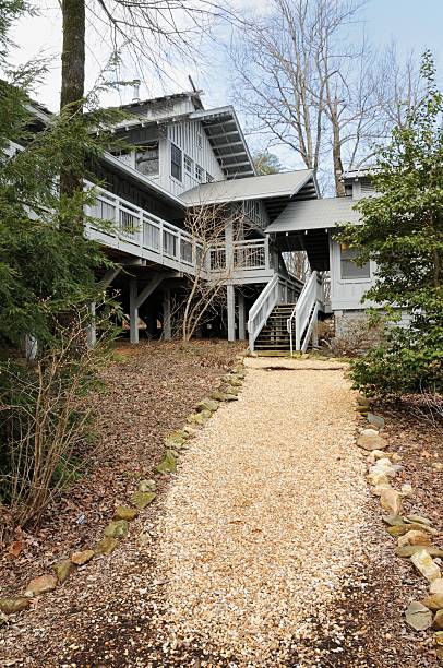 istock Entrance to large vacation villa in mountains 185231603
