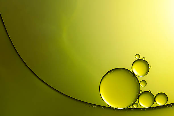 oil & water - abstract background green macro - bel vloeistof fotos stockfoto's en -beelden