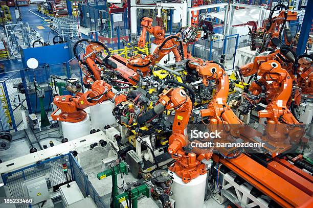 Industria Del Automóvil Foto de stock y más banco de imágenes de Fábrica de coches - Fábrica de coches, Robot, Soldar