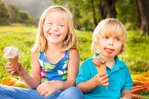 istock Kids eating Ice Cream 185233649