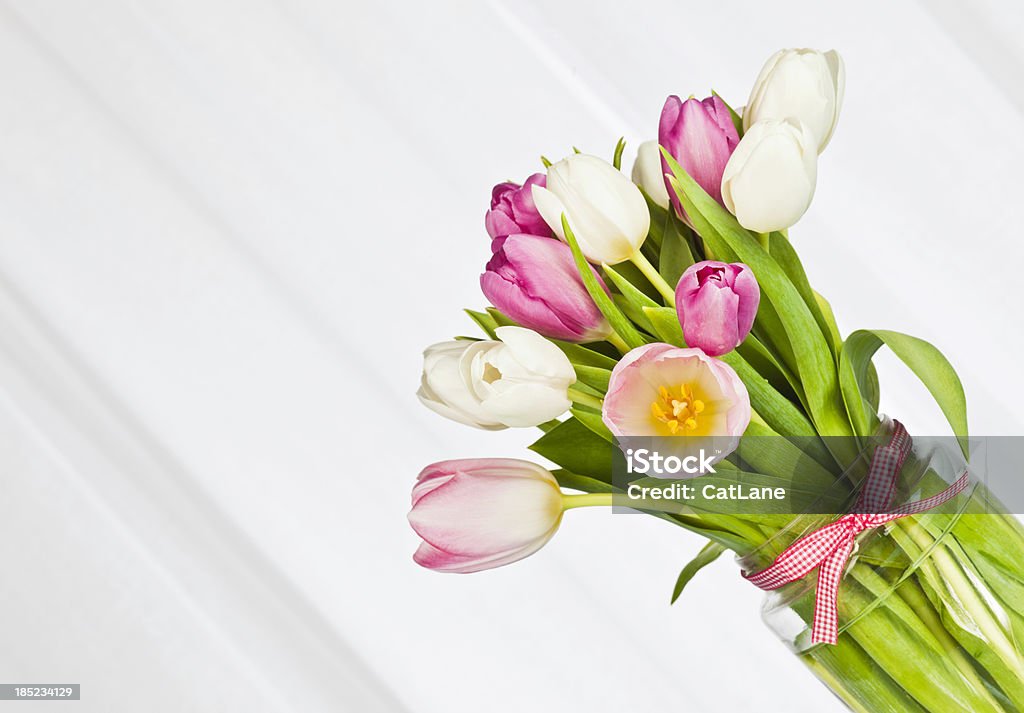 Flores de Pascua y el del Día de la madre - Foto de stock de Arreglo floral libre de derechos