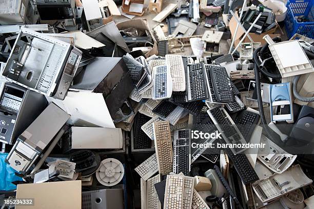 Electrónica De Reciclagem - Fotografias de stock e mais imagens de Lixo eletrónico - Lixo eletrónico, Reciclagem, Lixo