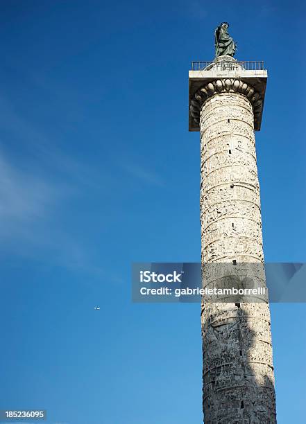 Foto de Marco Aurelio Coluna Monumento e mais fotos de stock de Arquitetura - Arquitetura, Avião, Capitais internacionais