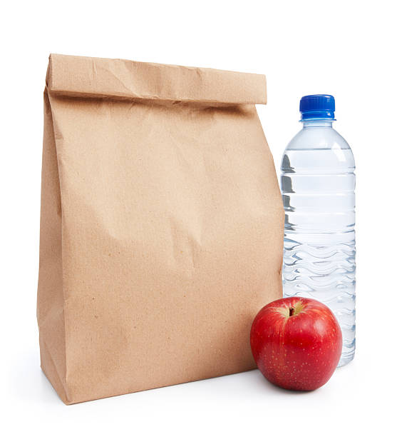 завтрак в пакете - lunch bag apple brown стоковые фото и изображения