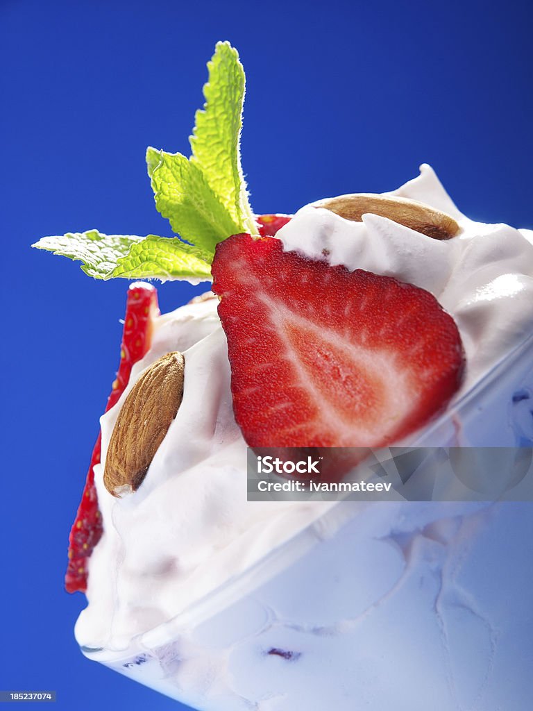 Strawberry cream - Zbiór zdjęć royalty-free (Barwne tło)