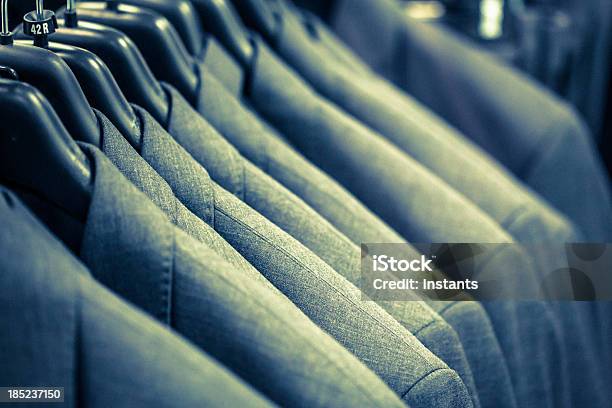 Einzelhandel Stockfoto und mehr Bilder von Anzug - Anzug, Anzugjacke, Bekleidungsgeschäft