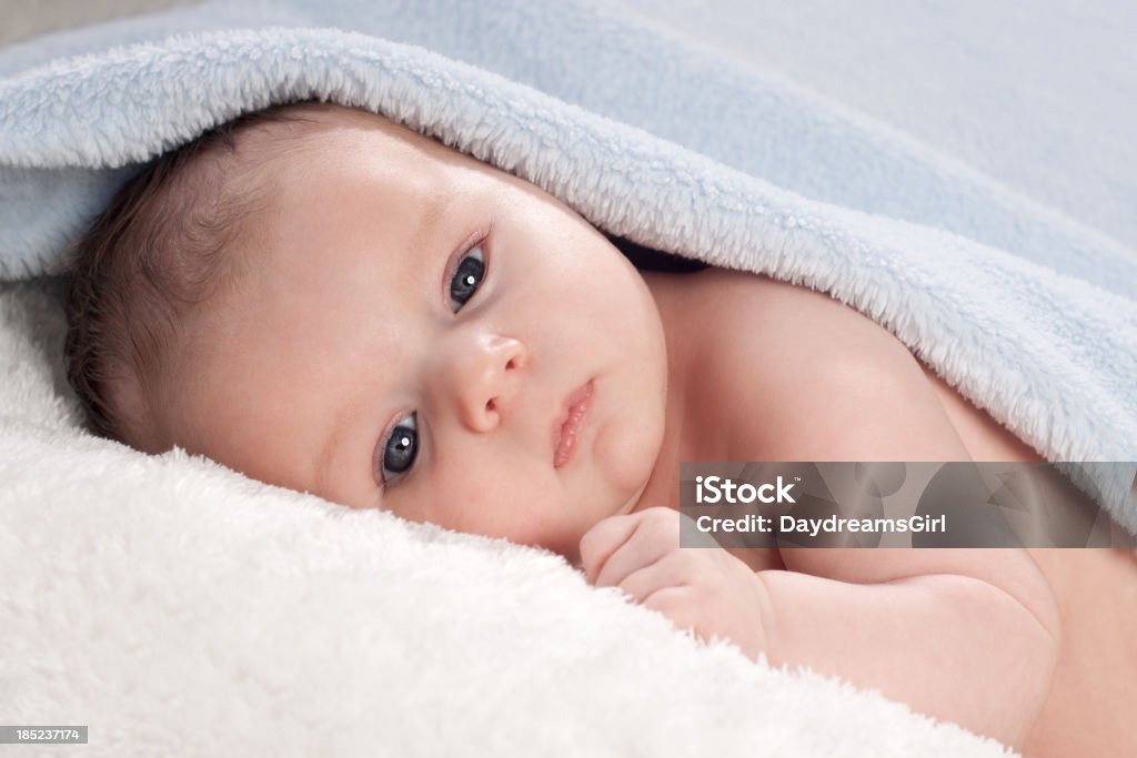 Manta de Bebê recém-nascido com Azul - Foto de stock de Acordar royalty-free