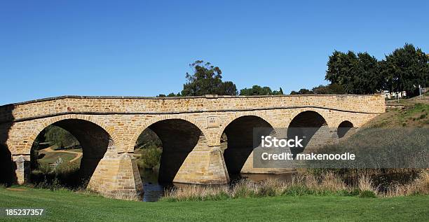 Old Stone Brücke Über Einen Fluss Stockfoto und mehr Bilder von Alt - Alt, Bogen - Architektonisches Detail, Bogenbrücke