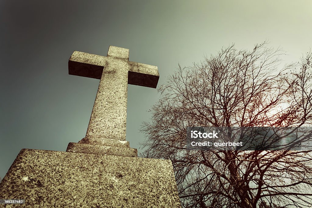 scary Fahren Sie am Friedhof - Lizenzfrei Grabstein Stock-Foto