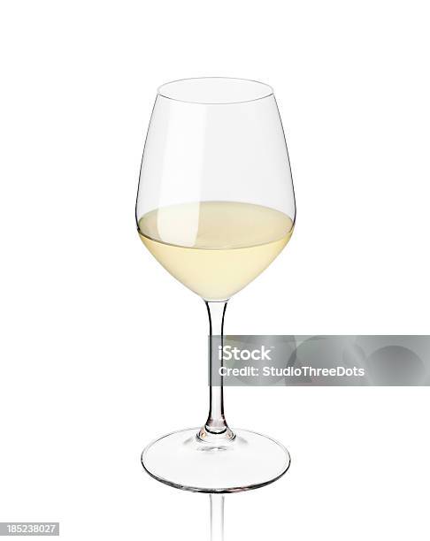 Bicchiere Di Vino Bianco - Fotografie stock e altre immagini di Vino bianco - Vino bianco, Bicchiere, Bicchiere da vino
