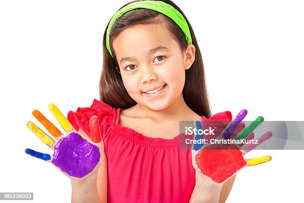 Foto de Menina Feliz Com As Mãos Pintadas e mais fotos de stock de 10-11 Anos - 10-11 Anos, 8-9 Anos, Alegria