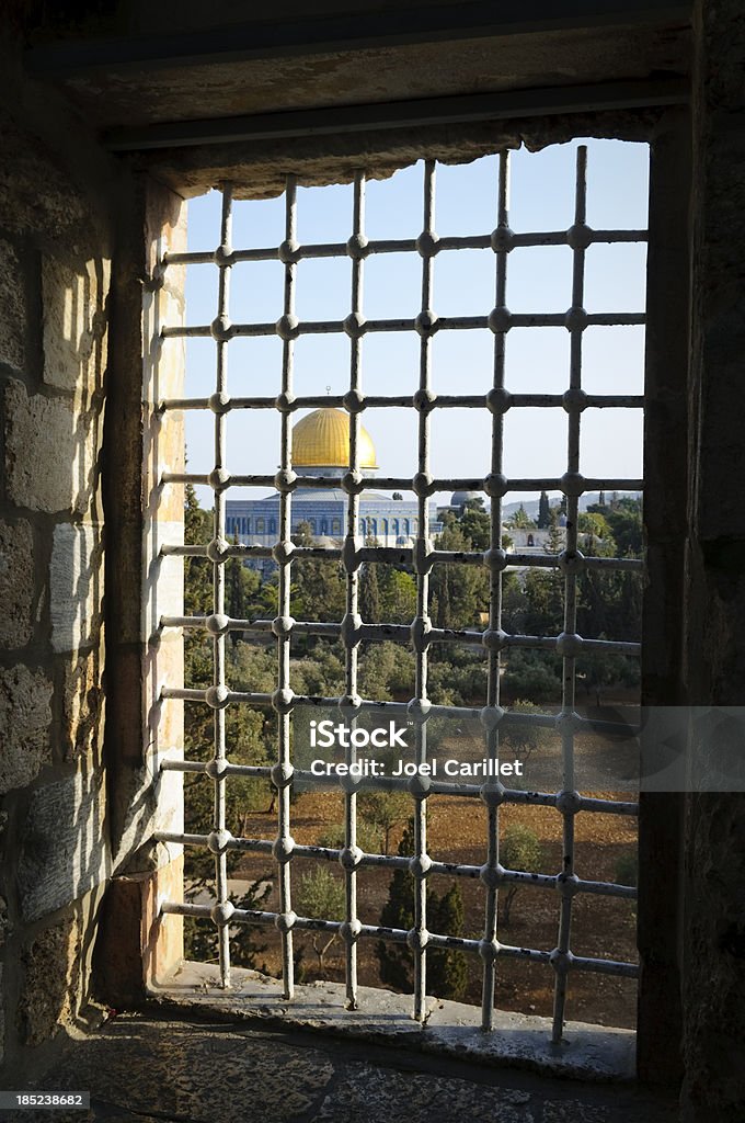 Domo da Rocha através de uma janela - Royalty-free Arquitetura Foto de stock