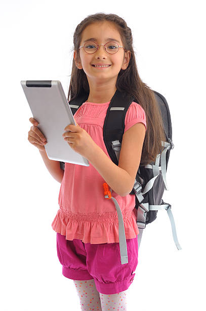 menina com tablet pc na escola - child glasses elementary student reading - fotografias e filmes do acervo