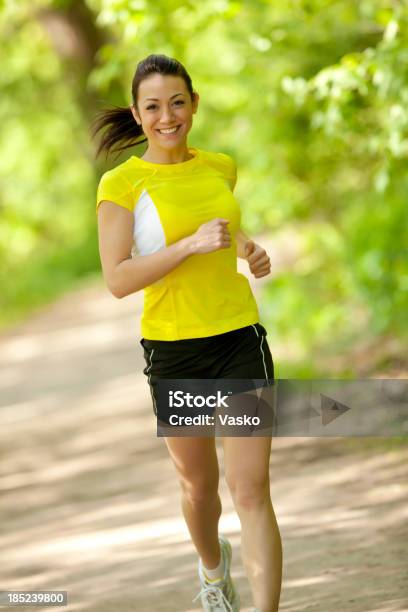 Jogging - zdjęcia stockowe i więcej obrazów Jogging - Jogging, Kobiety, Sport