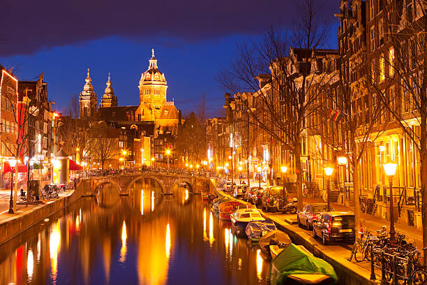 istock Canal in Amsterdam, The Netherlands by night 185240286