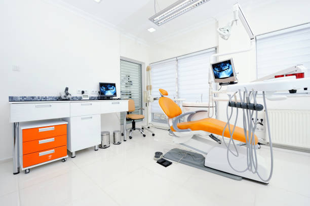 현대적이다 치과 - dentists chair dental hygiene dentist office clinic 뉴스 사진 이미지