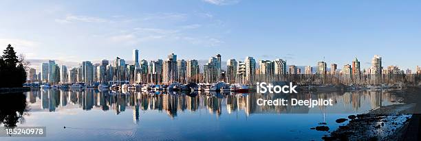 Vancouver Panoramę Miasta W Kanadzie - zdjęcia stockowe i więcej obrazów Vancouver - Kanada - Vancouver - Kanada, Bez ludzi, Brzeg wody