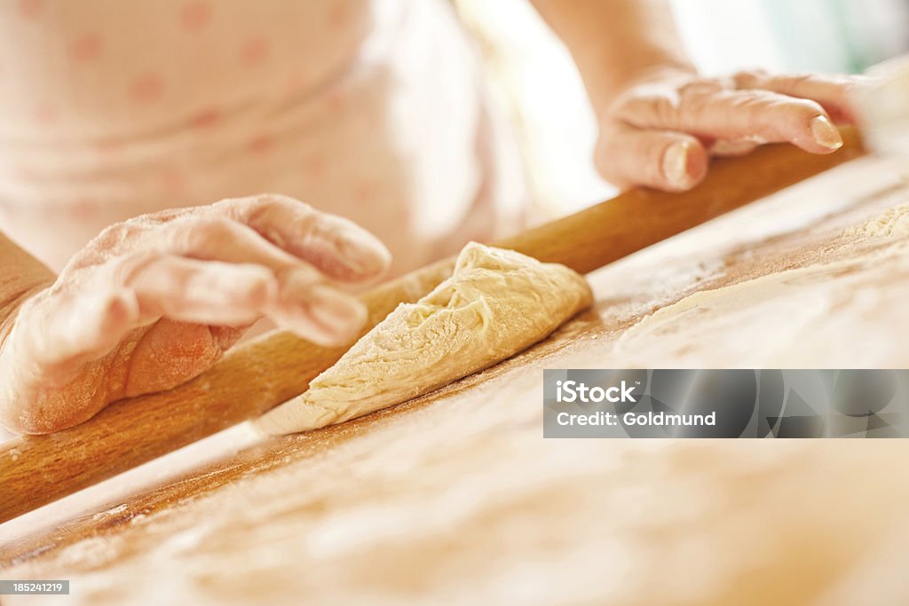 Rotolare l'Impasto per il pane - Foto stock royalty-free di Abilità