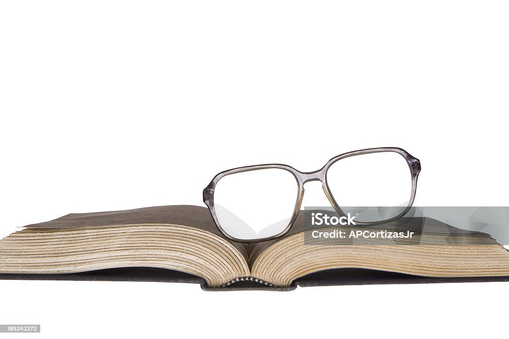 Desgastado a visão, óculos de repouso no velho Livro aberto. - Royalty-free Aberto Foto de stock