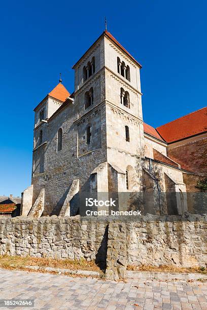 Iglesia Ocsa Hungría Sala Romanesque Foto de stock y más banco de imágenes de Antiguo - Antiguo, Arquitectura, Azul