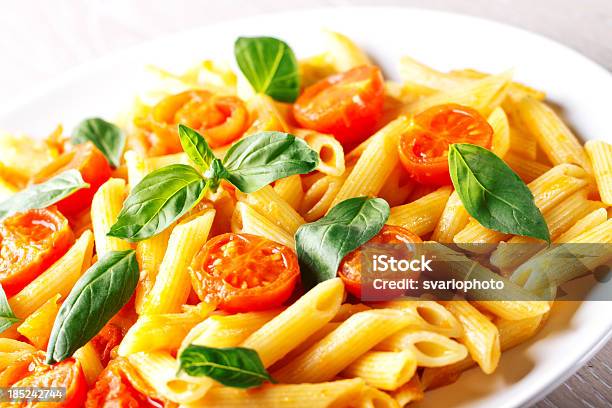 파스타 신선한 토마토와 바질 요리하기-식품 상태에 대한 스톡 사진 및 기타 이미지 - 요리하기-식품 상태, 이탈리아, 이탈리아 문화