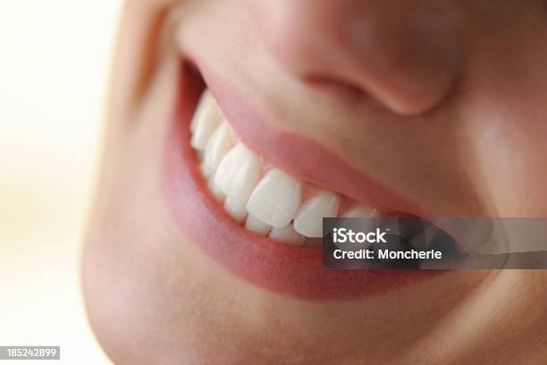 Bellissima Sorriso - Fotografie stock e altre immagini di Gengive umane - Gengive umane, Adulto, Allegro