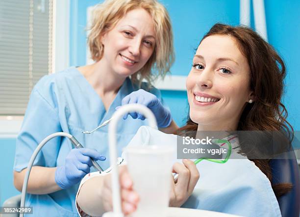 Foto de Dentista Feminina E Paciente e mais fotos de stock de 20 Anos - 20 Anos, 30 Anos, Adulto