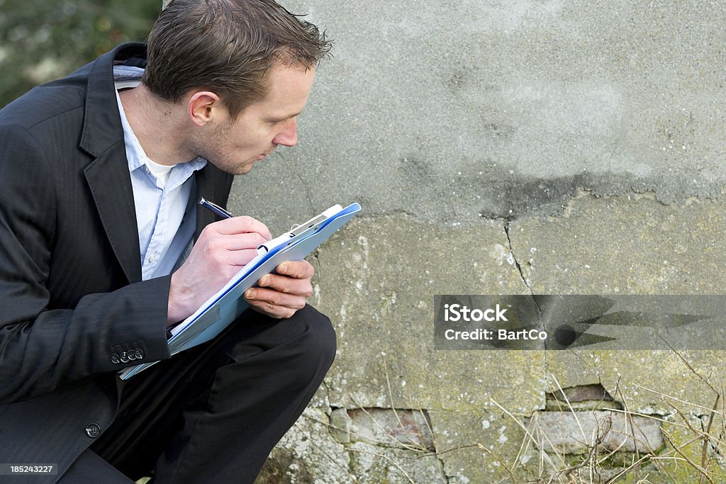 Versicherungsanspruch Experte bei der Arbeit. - Lizenzfrei Wohnhaus Stock-Foto