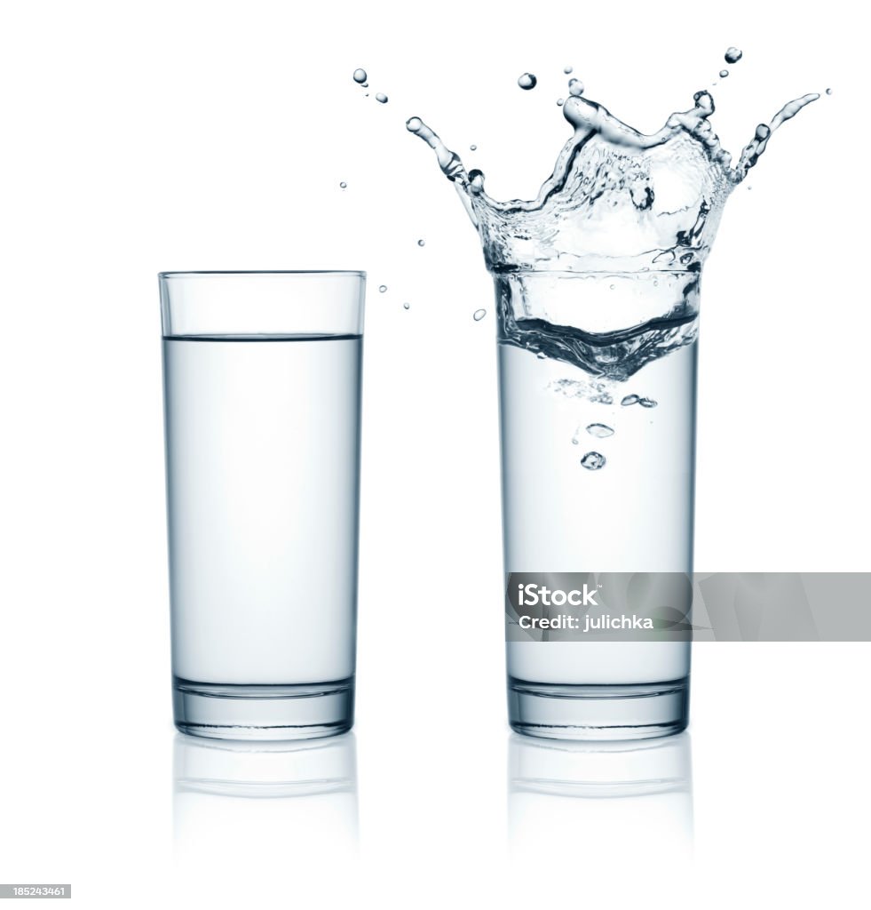 Два бокала с водой - Стоковые фото Стеклянная посуда роялти-фри