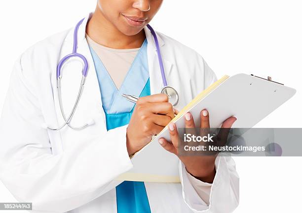 Medico Scrivendo A Prognosiisolato - Fotografie stock e altre immagini di Adulto - Adulto, Afro-americano, Attrezzatura