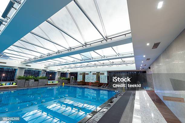 Piscina De Natação - Fotografias de stock e mais imagens de Ao Lado da Piscina - Ao Lado da Piscina, Assento, Atividade Recreativa