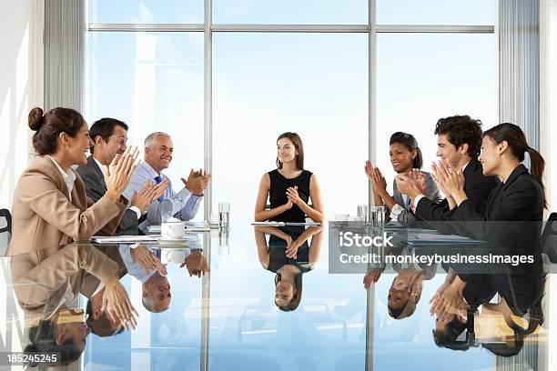 그룹의 비즈니스 직원관리 의사협회 회의인가 갖는 박수갈채에 대한 스톡 사진 및 기타 이미지 - 박수갈채, 모임, 박수 침