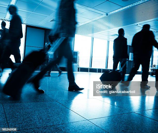 Viajes De Negocios Foto de stock y más banco de imágenes de Correr - Correr, Pie humano, Traje