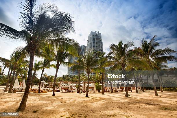 Foto de Cabana Cabanas Em Um Resort De Praia Em Miami South e mais fotos de stock de Cabana de Praia