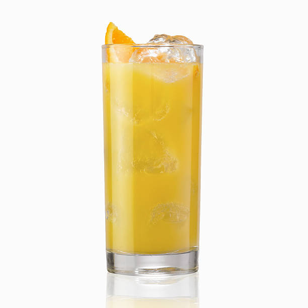 jugo de frutas frío (aislado en blanco - zumo de naranja fotografías e imágenes de stock