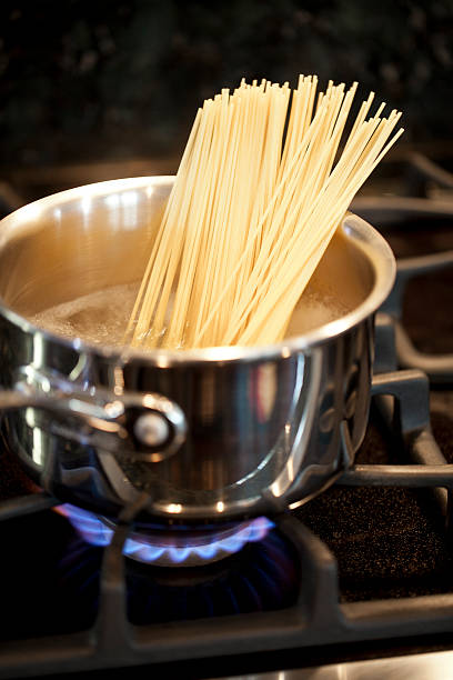 요리요 - steam saucepan fire cooking 뉴스 사진 이미지