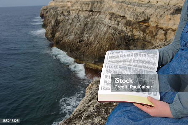 Mezquita Libro De Lectura Foto de stock y más banco de imágenes de Creación - Creación, Judaísmo, Mar