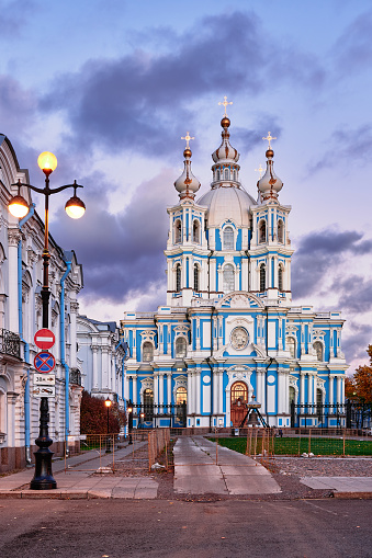 Built in the Elisabethan Baroque style in 1748-1835 Orthodox Voskresensky of all educational institutions Smolny Cathedral on Rastrelli Square, landmark: St. Petersburg, Russia - October 09, 2022
