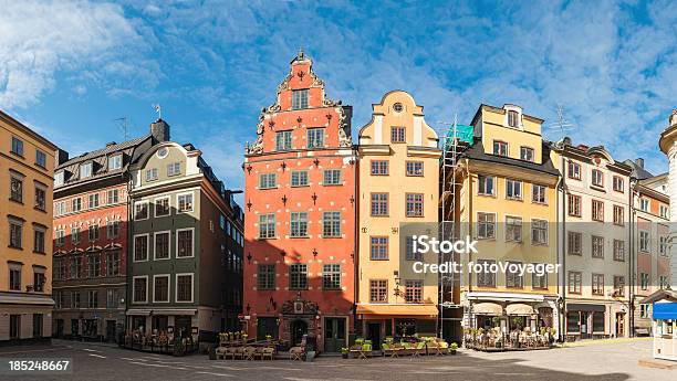 Estocolmo Strotorget Square Restaurantes Coloridos Suites Townhouse De Suecia Foto de stock y más banco de imágenes de Stortorget