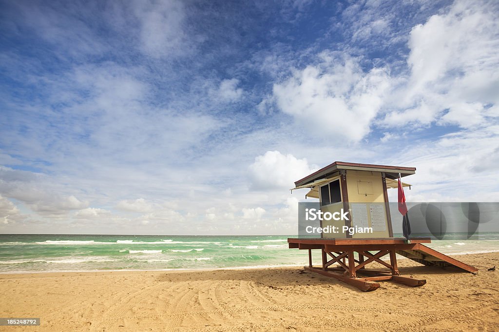 Ratownik post na puste beach w Miami, Floryda, - Zbiór zdjęć royalty-free (Bezpieczeństwo)