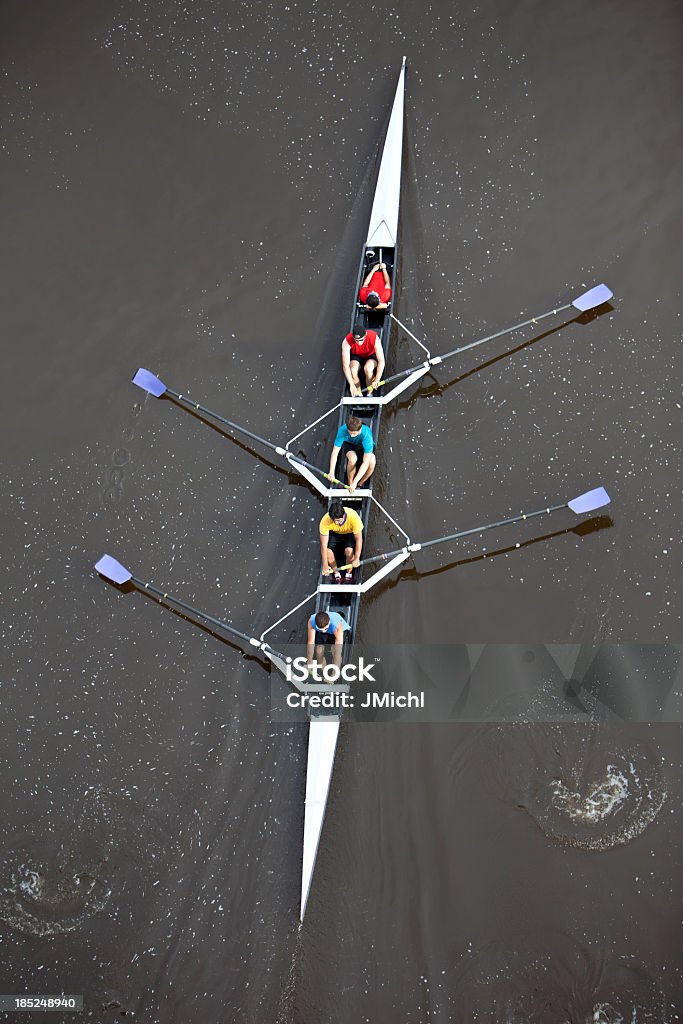 Vista de cima dos homens Remo a quatro pessoa Scull. - Foto de stock de Remo - Atividade Física royalty-free