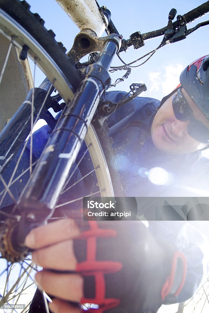 Reparar a Bicicleta - Royalty-free Adulto Foto de stock