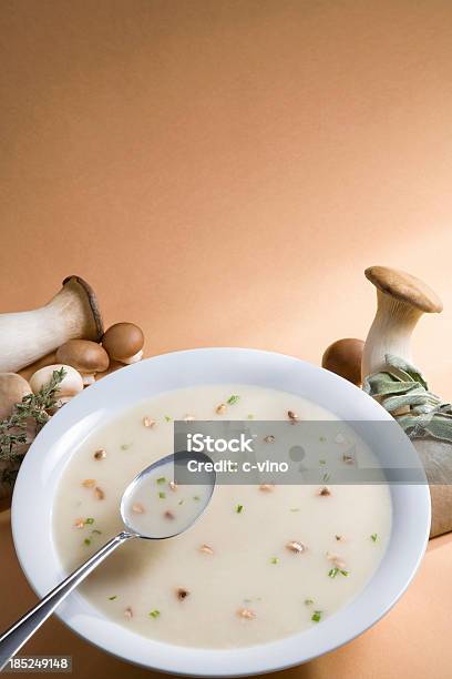 Seta Sopa De Crema Foto de stock y más banco de imágenes de Sopa - Sopa, Morchella, Sopa de champiñones