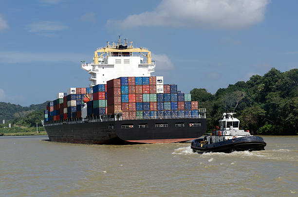 수거용기 선박에 파나마운하 - panama canal panama global finance container ship 뉴스 사진 이미지