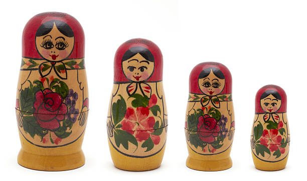 con espacio para la computadora muñecas rusas - russian nesting doll doll matrioska russian culture fotografías e imágenes de stock